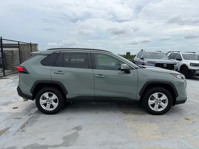 Used 2021  Toyota XLE image 8