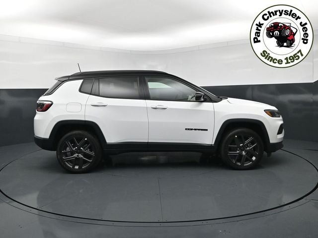 New 2026 Bright White Clear-Coat Exterior Paint Jeep Limited image 6