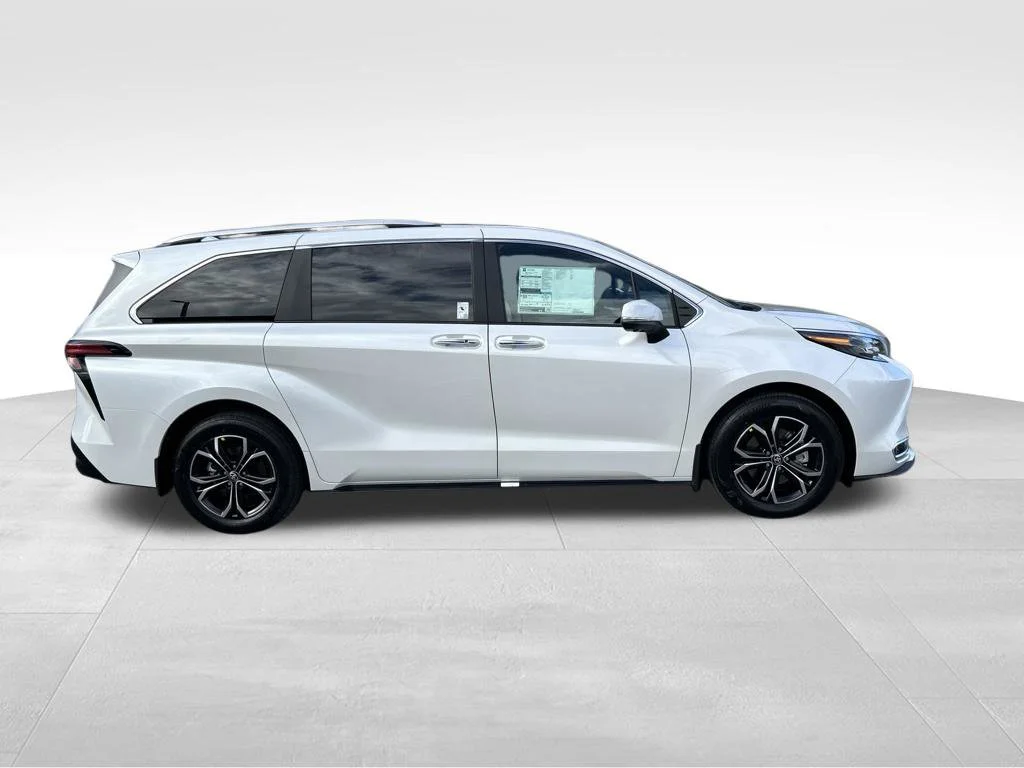 New 2026 Wind Chill Pearl Toyota Platinum image 6