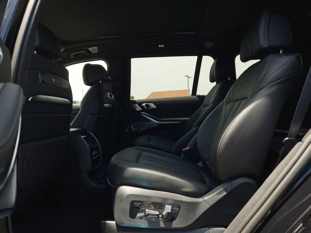 New 2027 Black Sapphire Metallic BMW M60i image 9