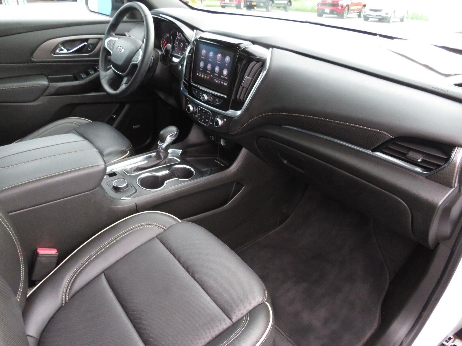 Used 2023 IRIDESCENT PEARL TRICOAT Chevrolet Premier image 20