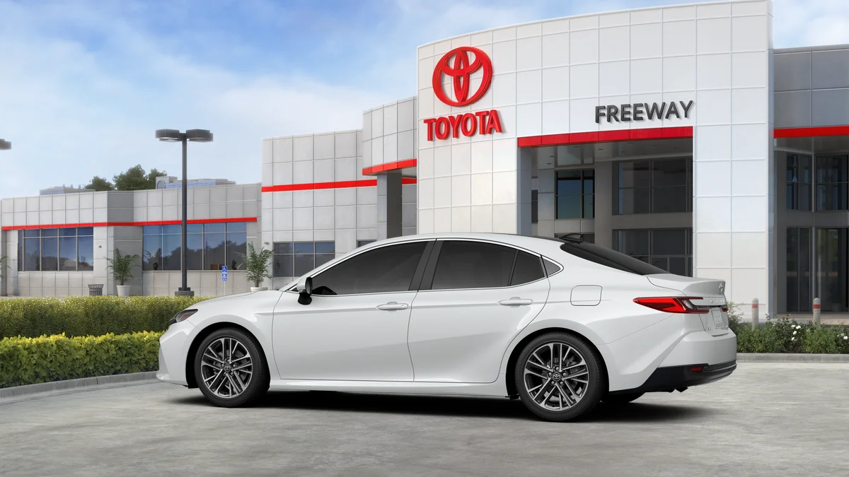 New 2026 Wind Chill Pearl Toyota XLE image 28