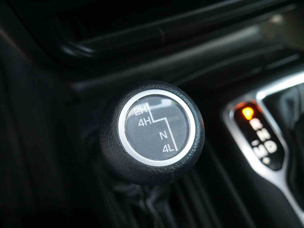 Used 2023 Green Jeep Sahara image 31
