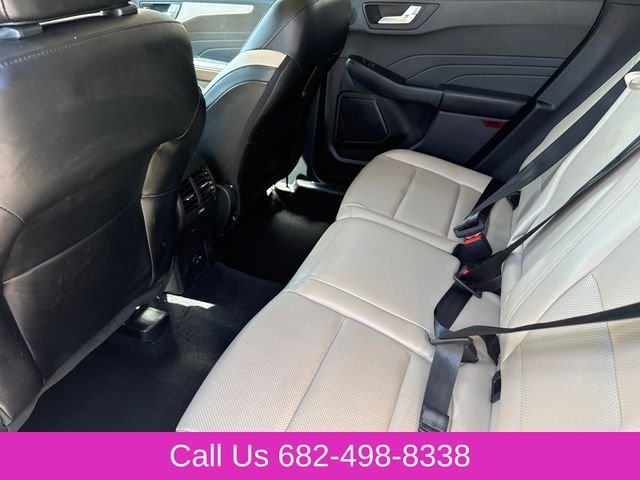 Used 2022 Red Ford SEL image 17