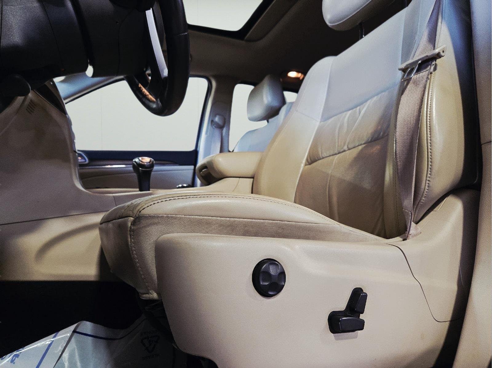 Used 2015 Bright White Clearcoat Jeep Limited image 12
