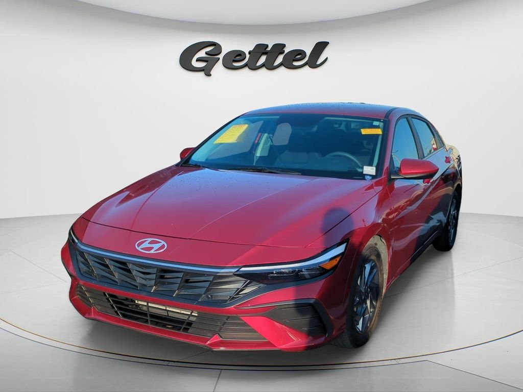 Used 2024 Red Hyundai SEL image 1