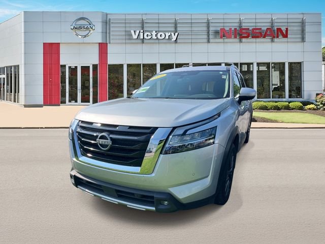 Used 2022 Silver Nissan SL image 5