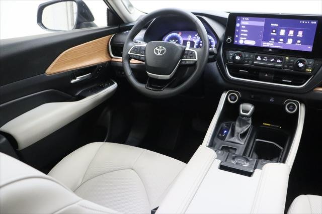 Certified Used 2025 Blueprint Toyota Limited 2.4T image 33