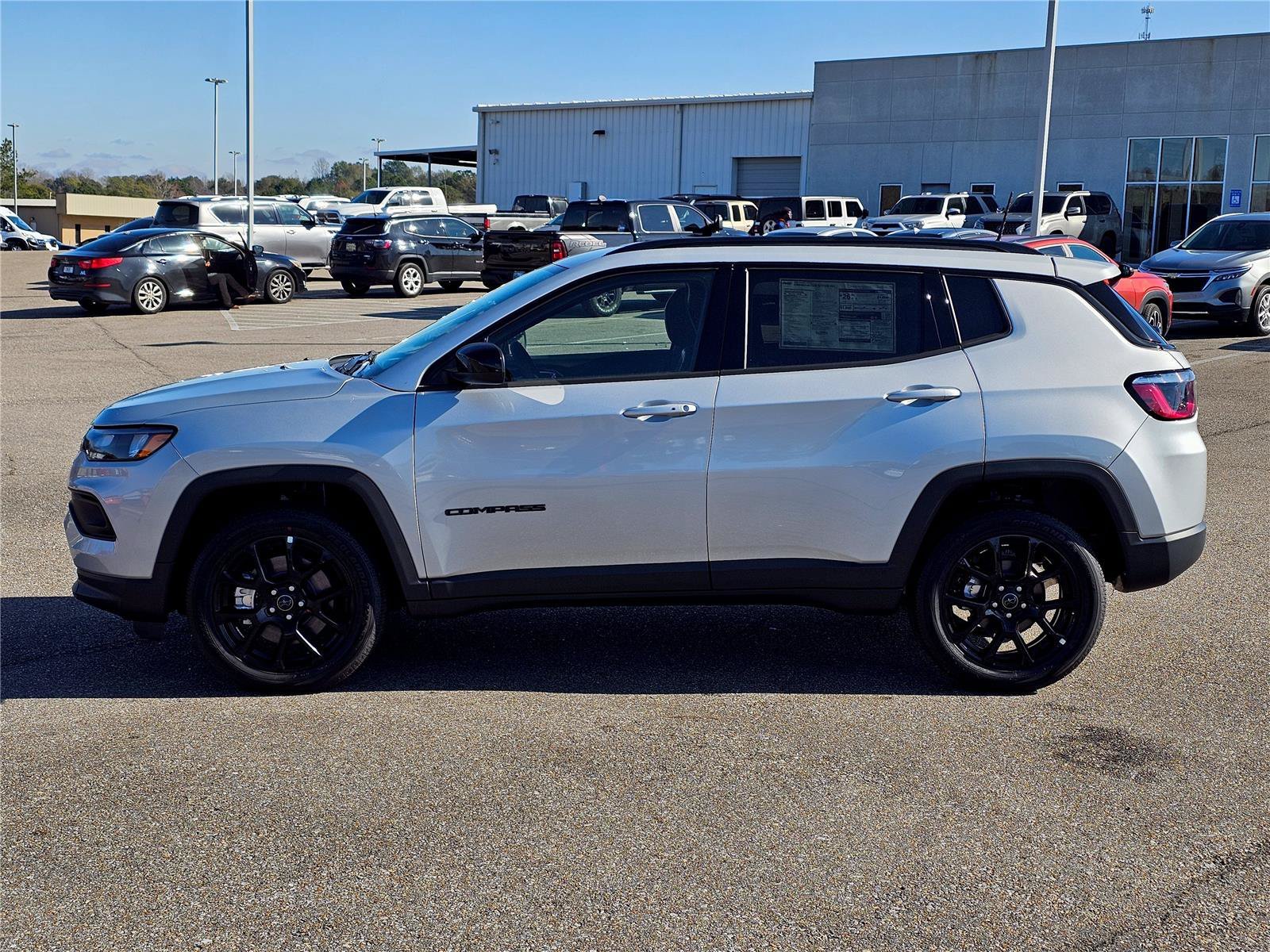 New 2026 Silver Zynith Metallic Clearcoat Jeep Latitude Altitude image 13