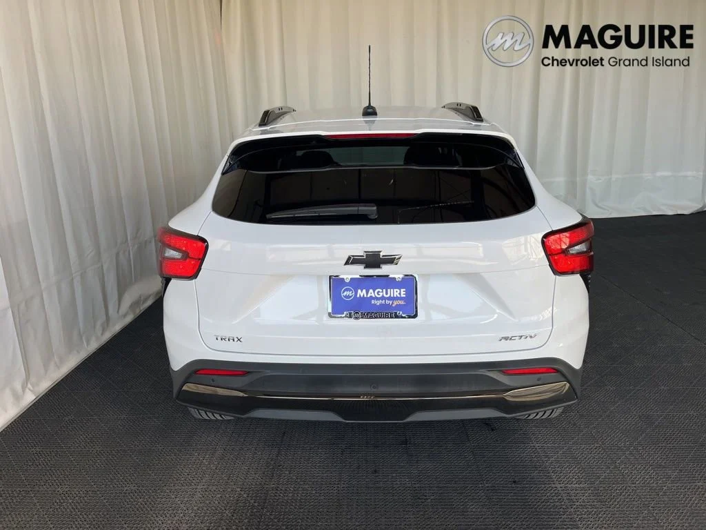 New 2025 Summit White Chevrolet ACTIV image 27