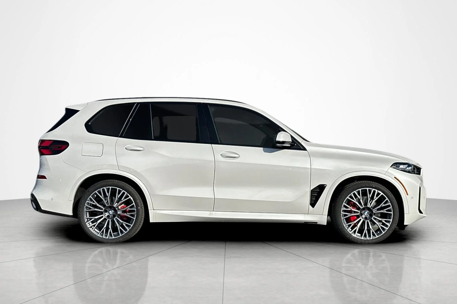 New 2026 Mineral White Metallic BMW sDrive40i image 6