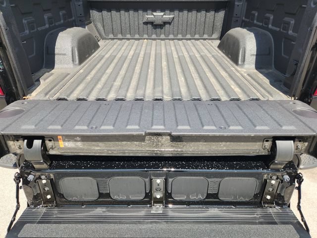 New 2026 Black Chevrolet High Country image 32