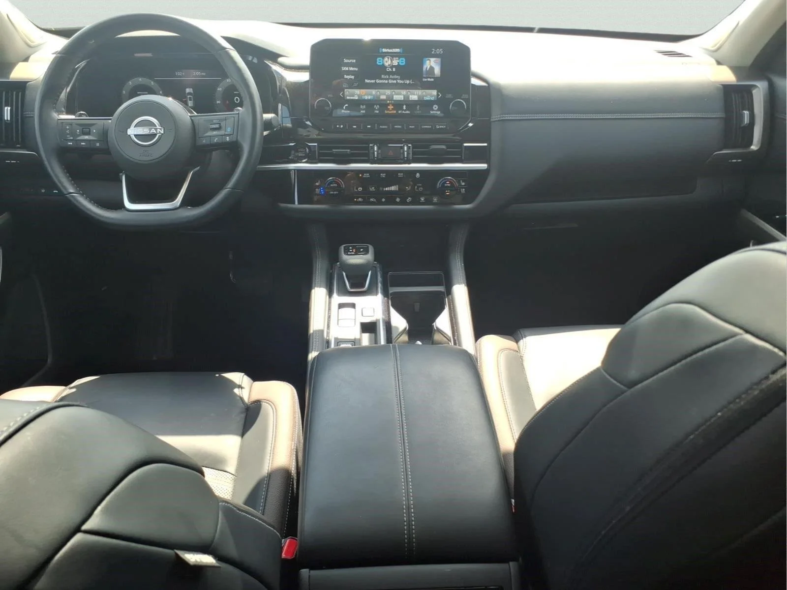 Used 2025 Obsidian Green Pearl Nissan Platinum image 11