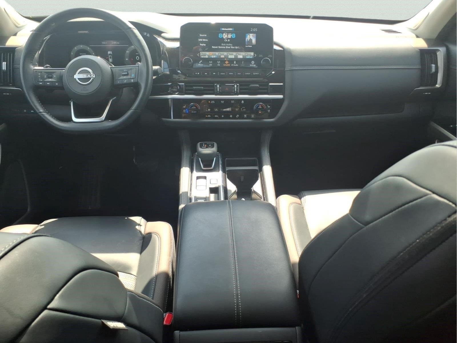 Used 2025 Obsidian Green Pearl Nissan Platinum image 11