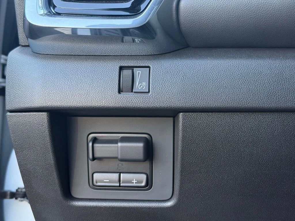 New 2026 Summit White GMC Elevation image 24