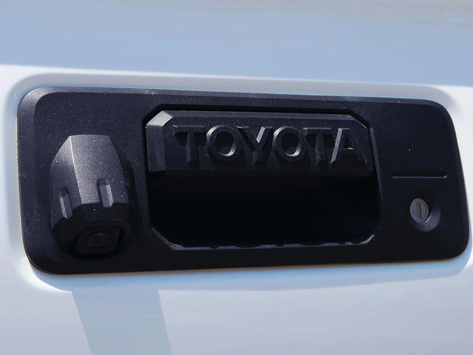 Used 2019 Super White Toyota SR5 image 18