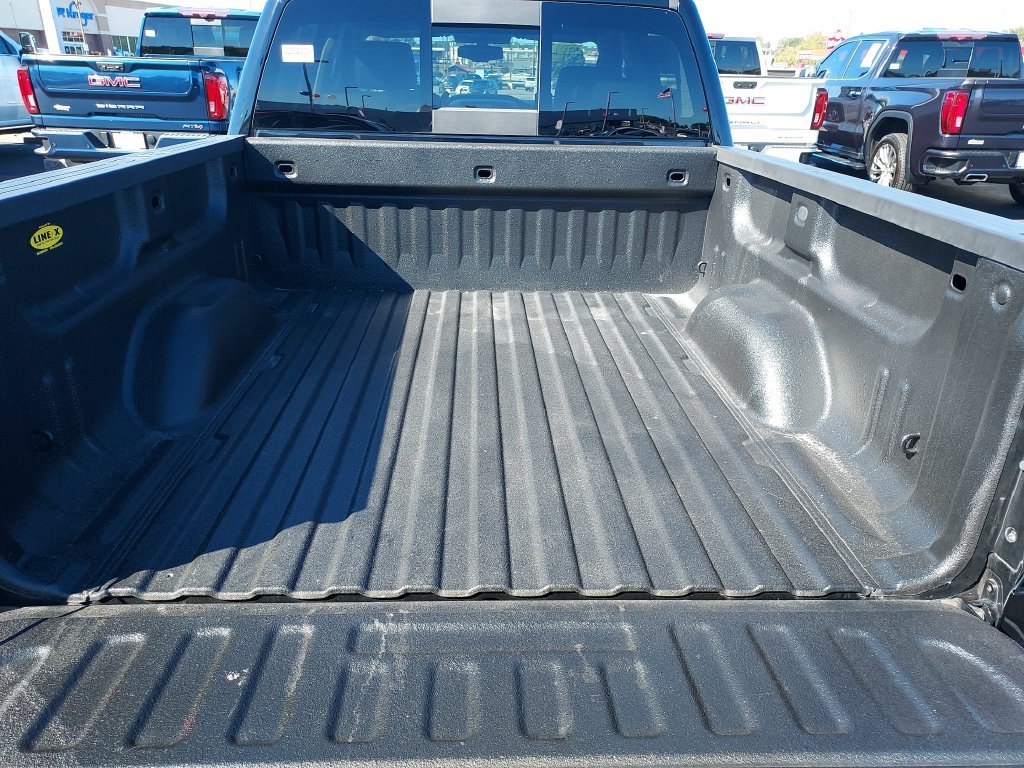Used 2018 Black GMC SLT image 9