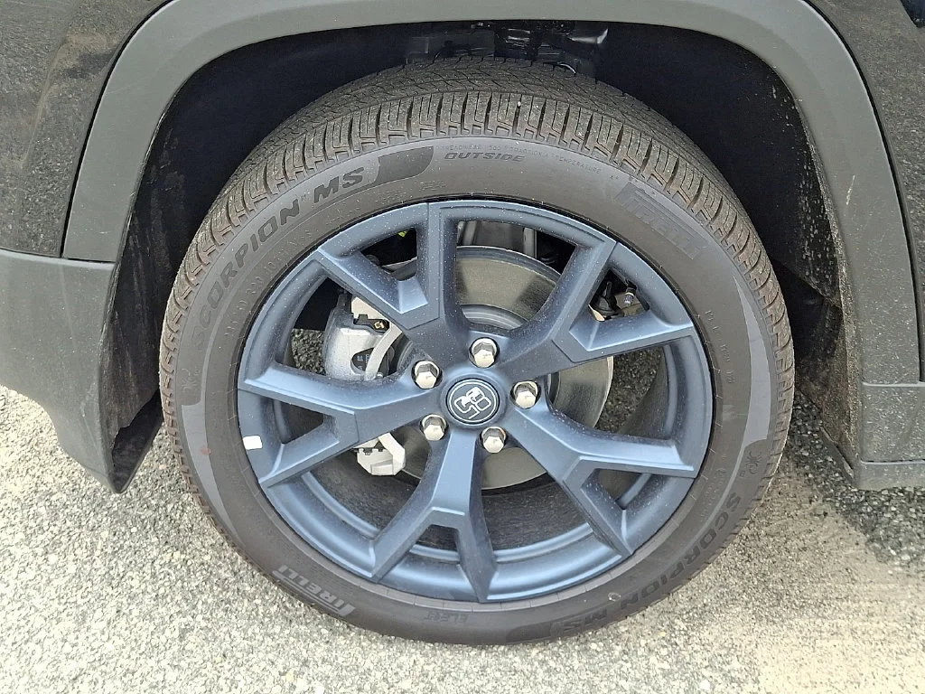New 2026 Diamond Black Crystal Pearl-Coat Exterior Paint Jeep 85th Anniversary image 19