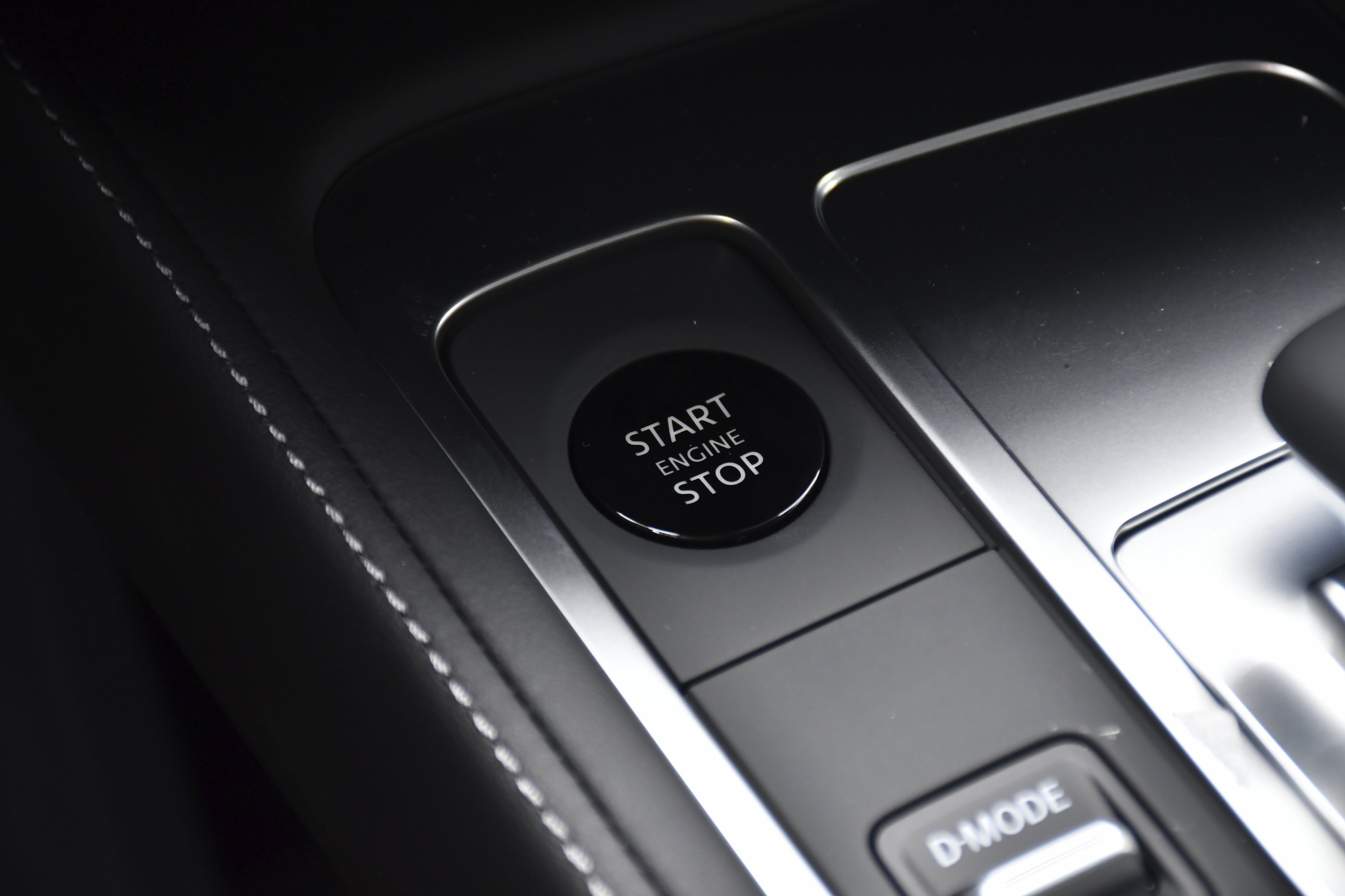 New 2027 MINERAL BLACK INFINITI Luxe FWD image 17