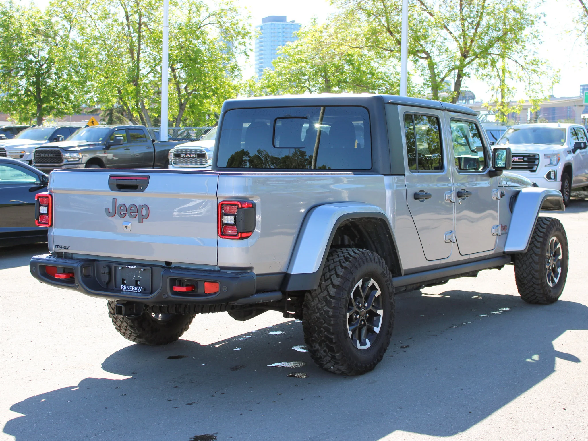 Certified Used 2020 Silver Jeep Rubicon * One Owner | V6 | Trailer Tow | Heated Seats | Alpine | Apple CarPlay | Diff Locks image 16