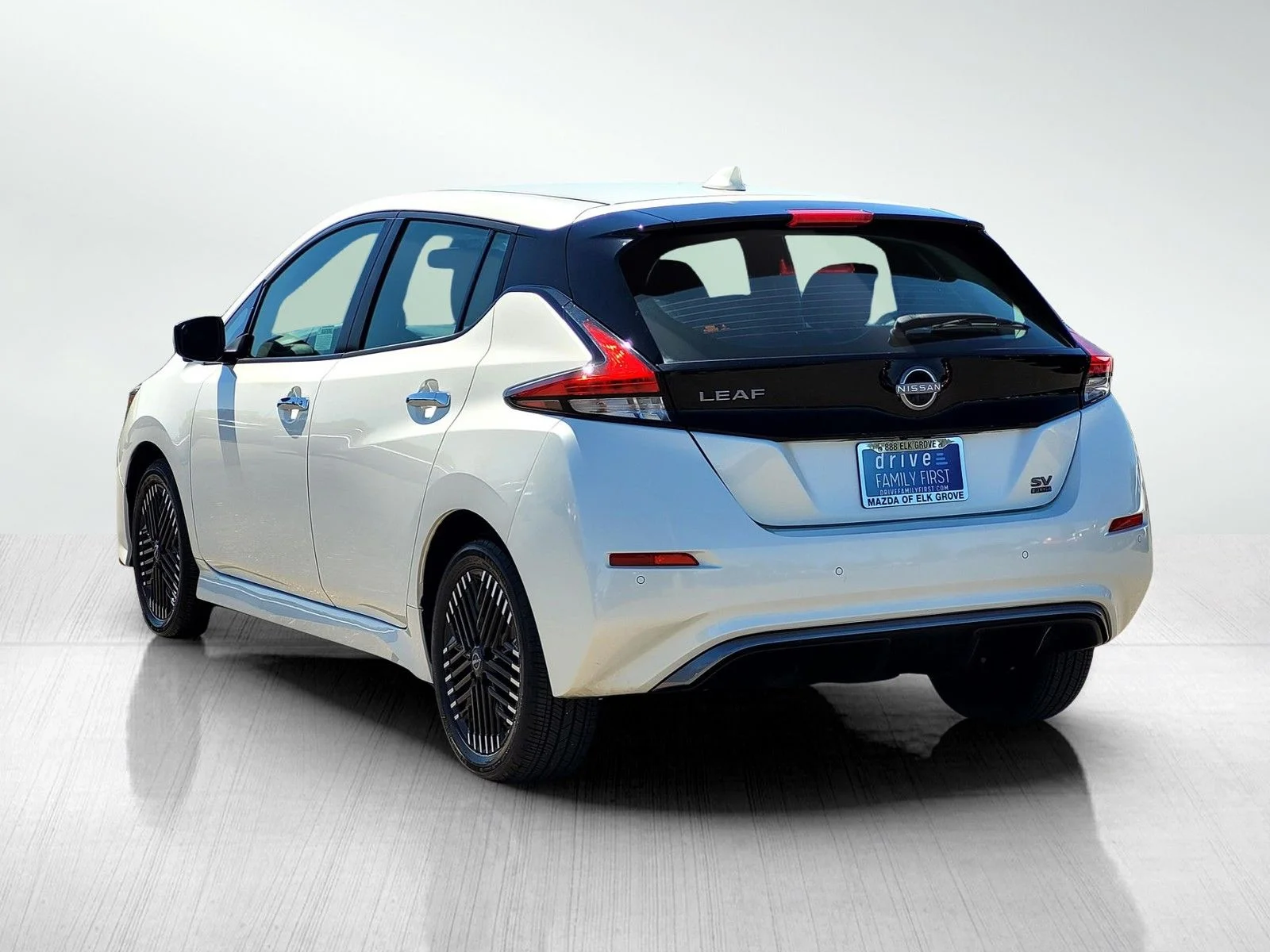 Used 2024 Pearl White Tricoat Nissan SV Plus image 7