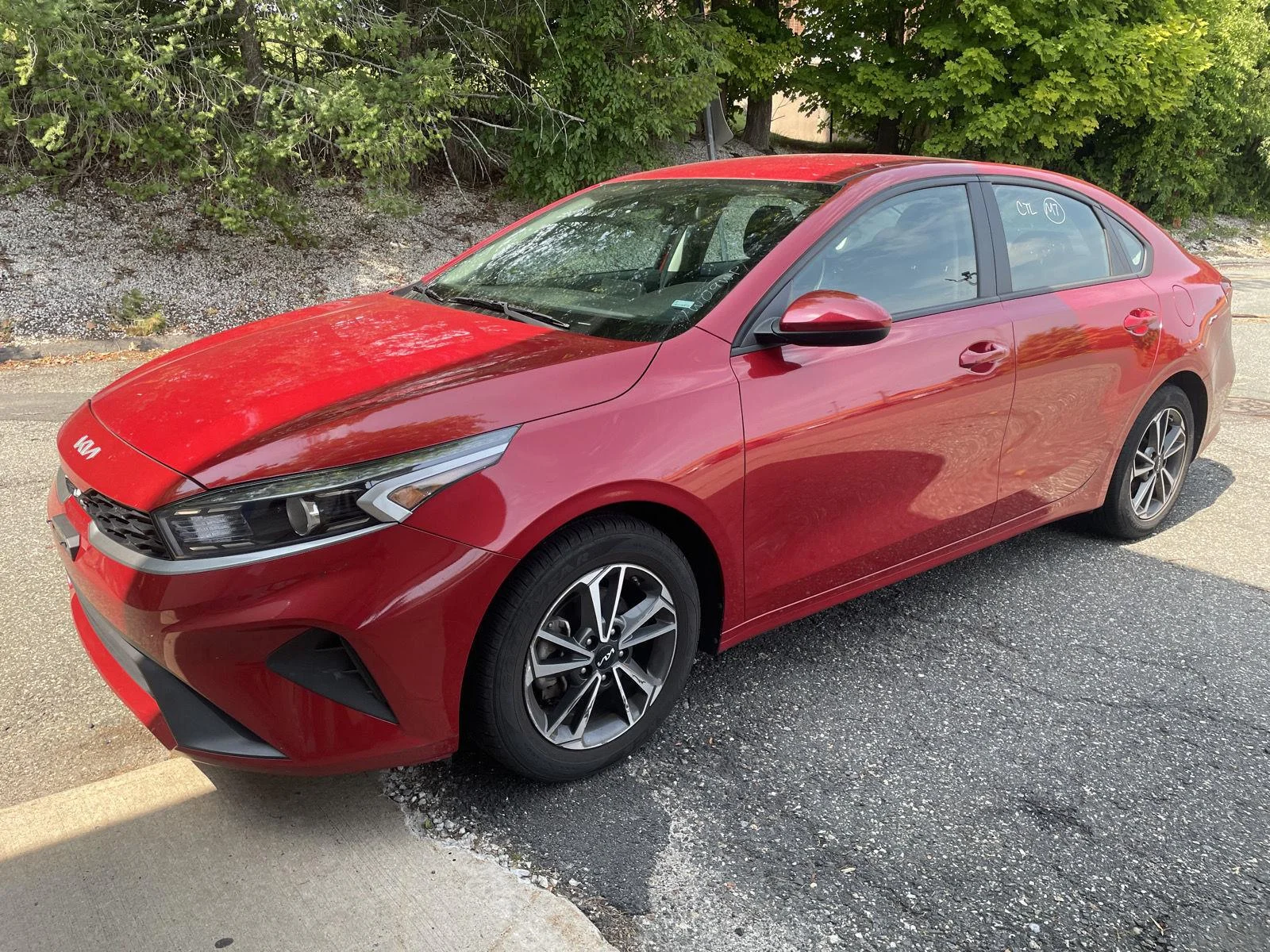 Used 2023 Currant Red Kia LXS image 3