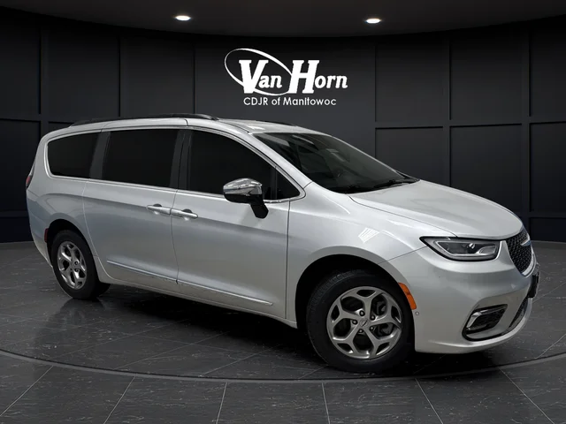 2023 Chrysler Pacifica Limited AWD's photo
