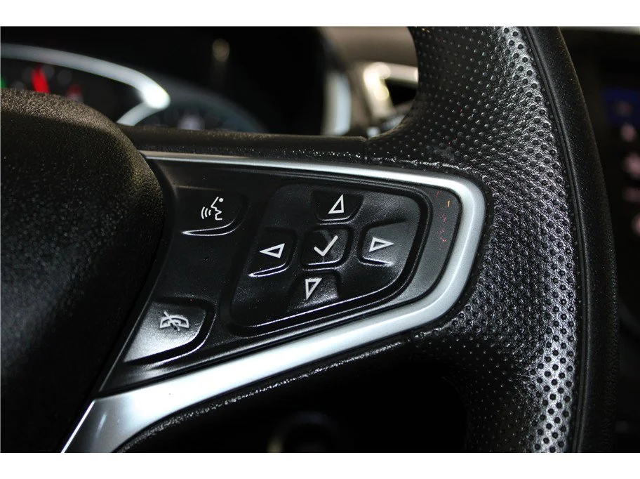 Used 2022 Summit White Chevrolet LT image 27