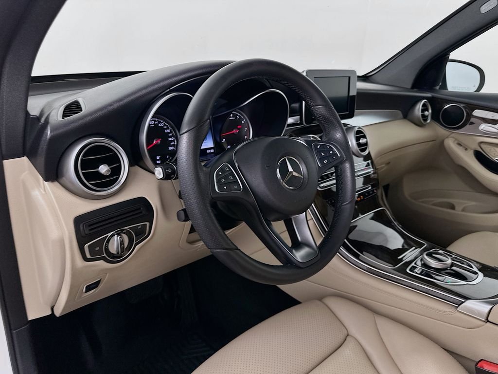Used 2017 White Mercedes-Benz GLC 300 image 9