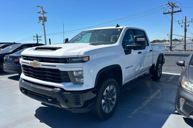 Used 2025 White Chevrolet Custom image 1