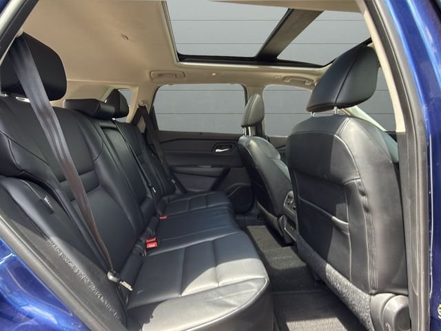 Used 2022 Blue Nissan SV image 10