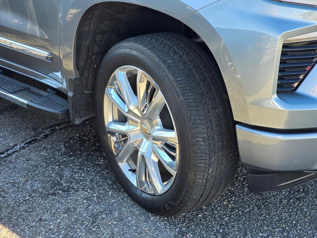 Used 2025 Sterling Gray Metallic Chevrolet High Country image 17