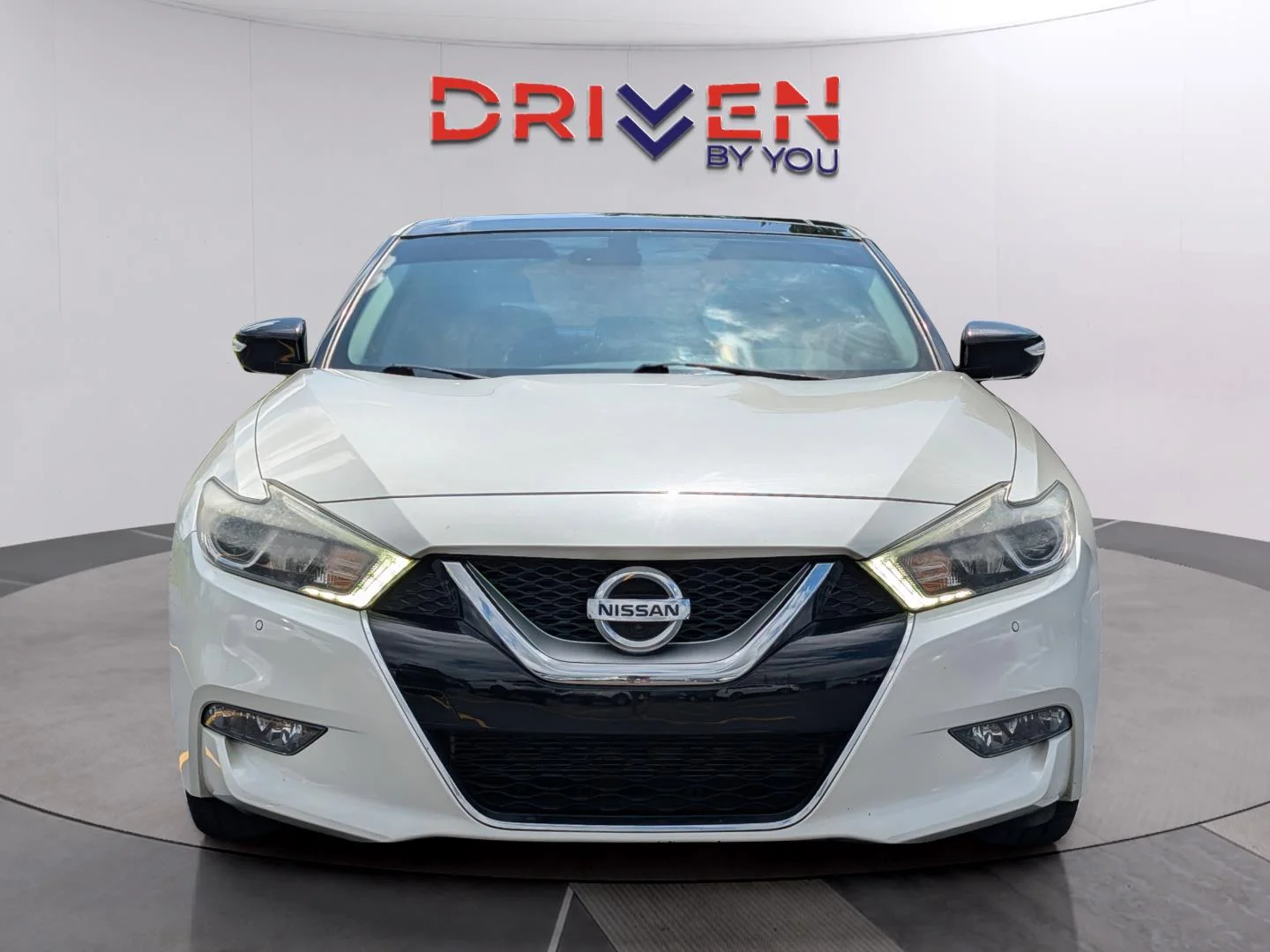 Used 2017 Pearl White Nissan Platinum image 8