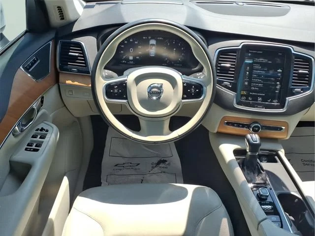 Used 2021 White Volvo T6 Momentum 7 Passenger image 4