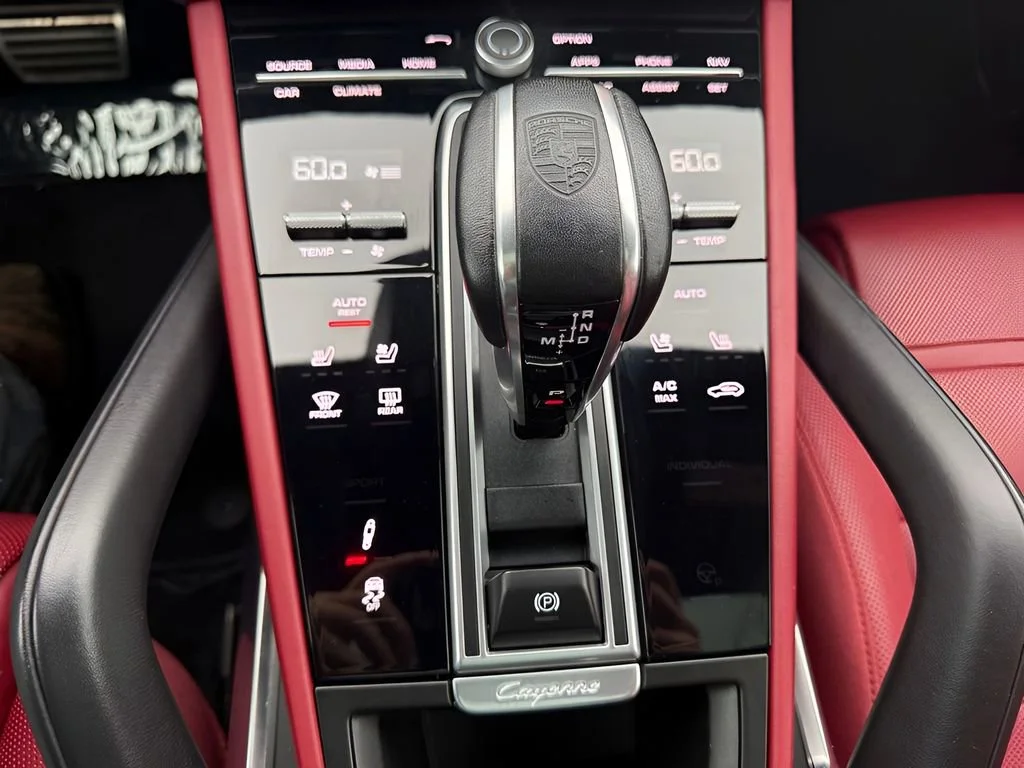 Used 2022  Porsche Turbo image 23