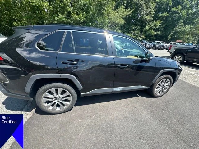 Used 2022 Black Toyota XLE Premium image 5