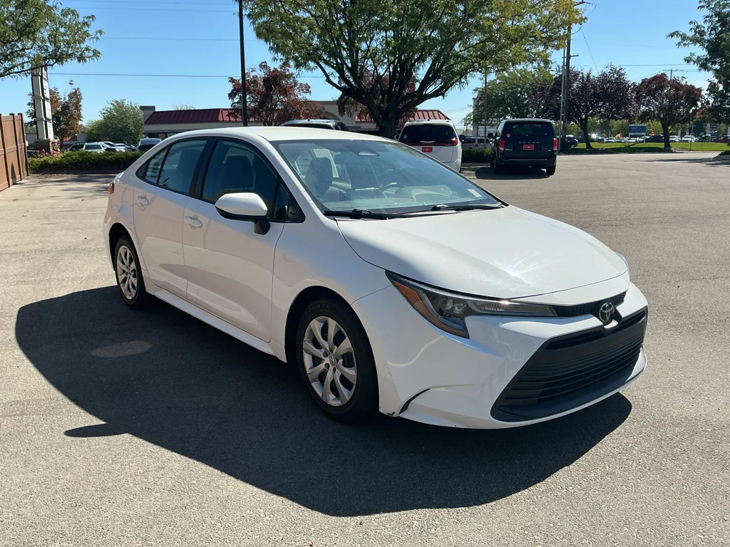 Used 2023 Ice Cap Toyota LE image 3