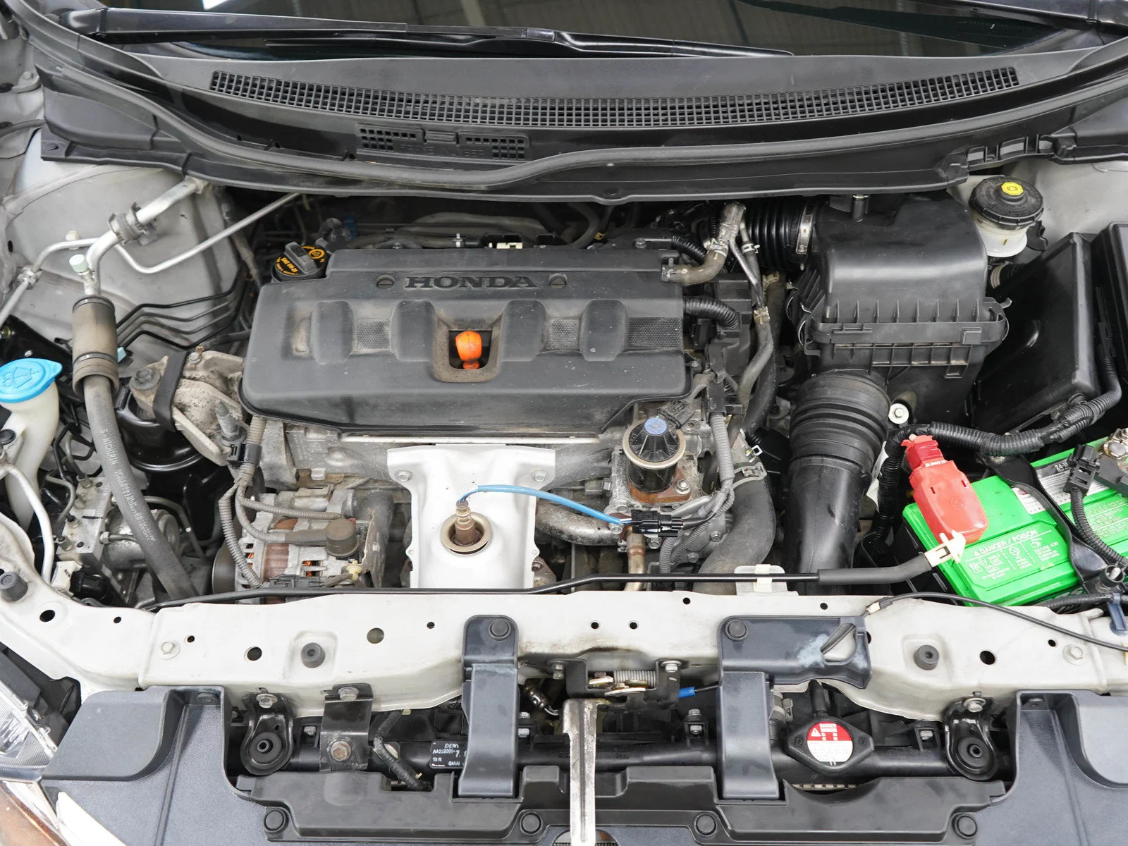 Used 2012 Alabaster Silver Metallic Honda EX-L SEDAN image 28