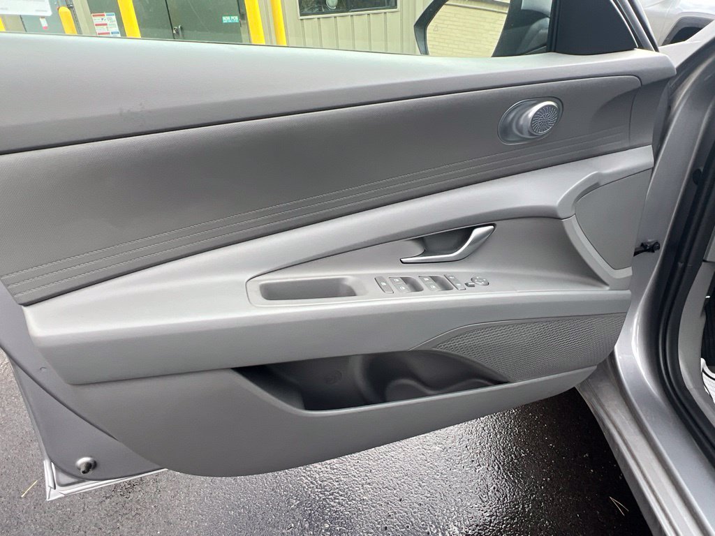 Certified Used 2025 Silver Hyundai Blue image 15