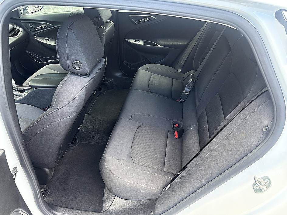 Used 2025 Summit White Chevrolet LT image 3