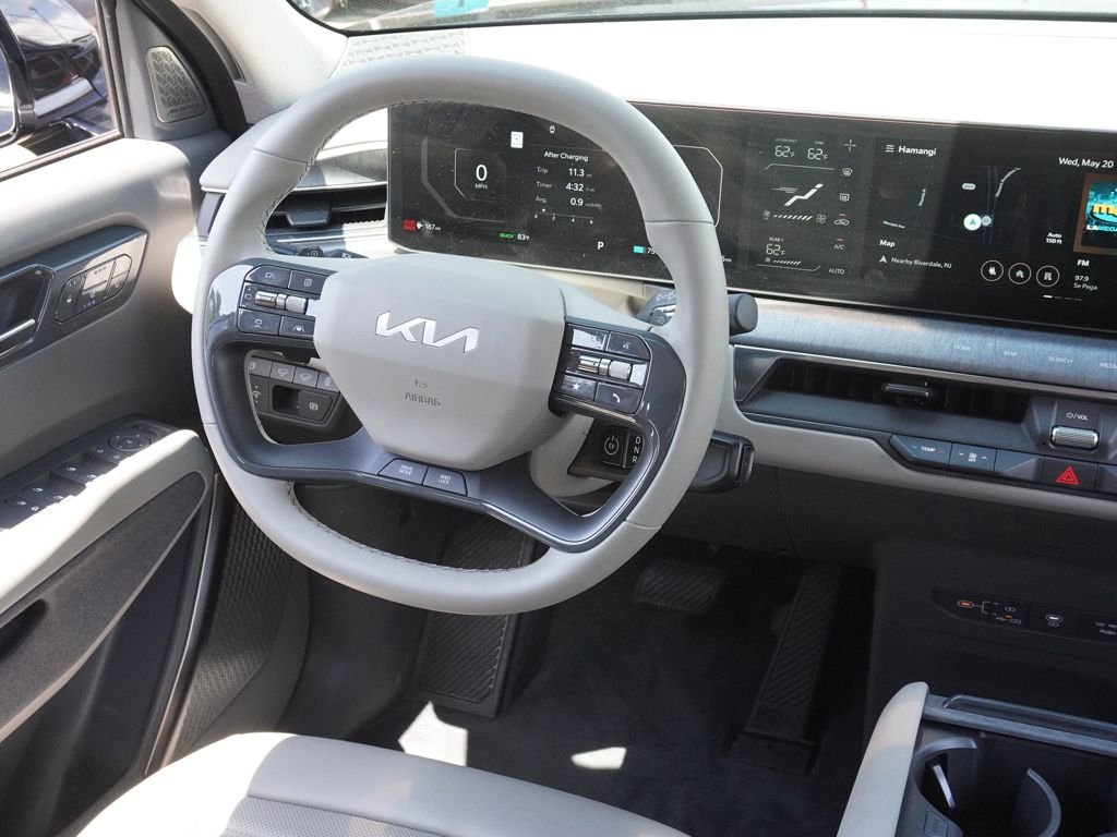 Used 2024 Black Kia Land image 38
