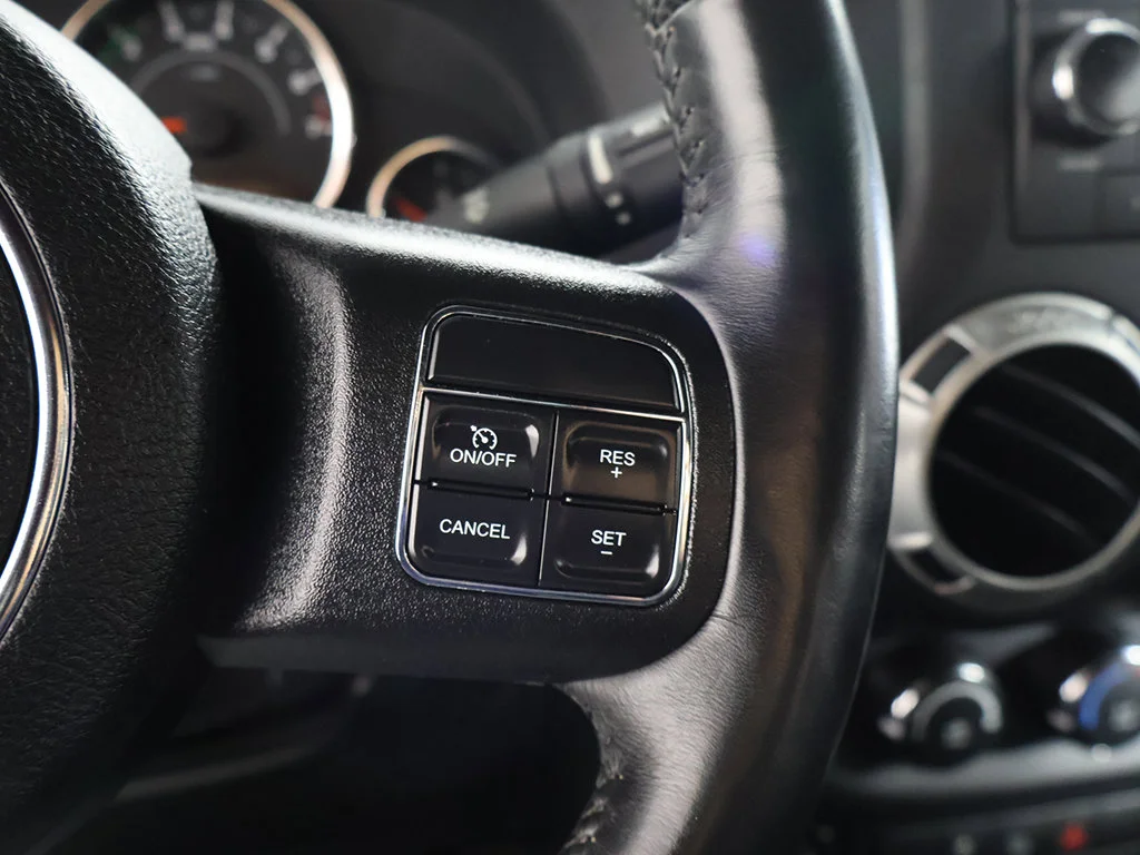 Used 2018 Crystal Metallic Jeep Unlimited Sahara image 35