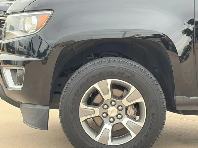 Used 2018 Black Chevrolet Z71 image 5