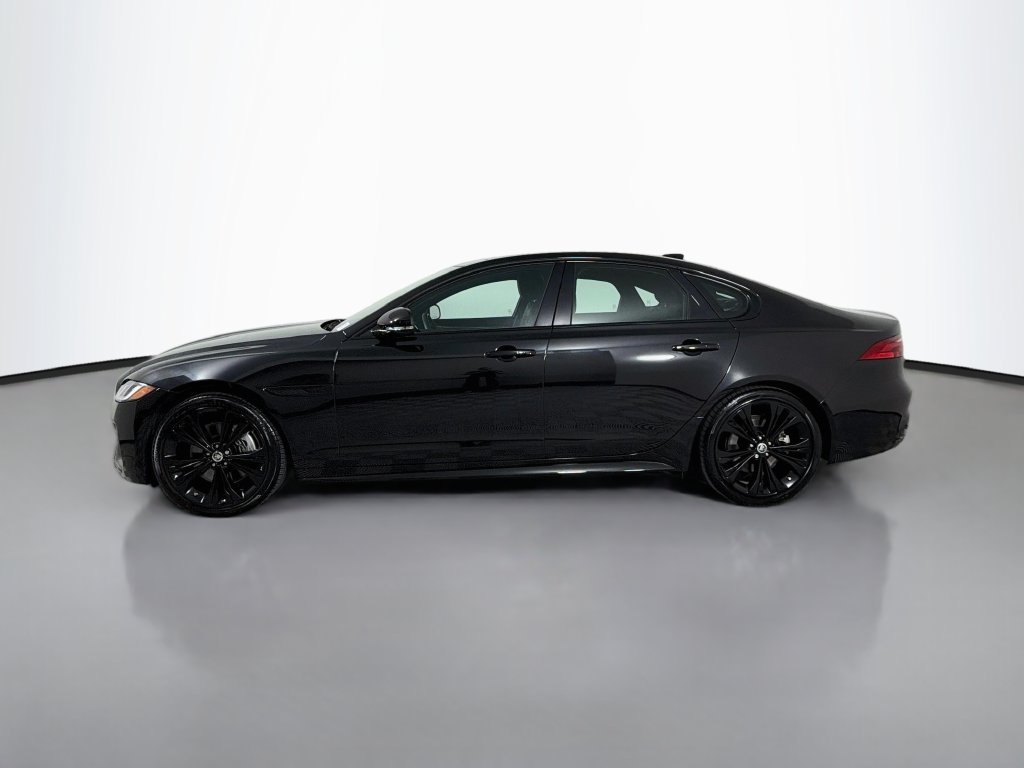 Used 2024 Black Jaguar R-Dynamic SE image 8