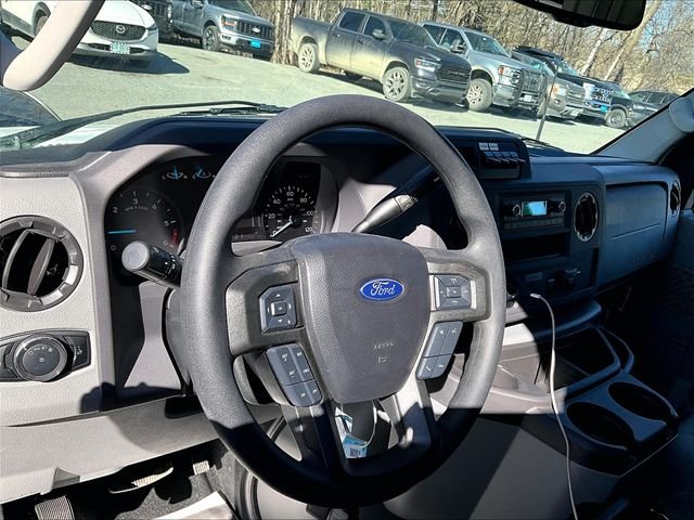 New 2025 Oxford White Ford E-350 SRW image 4