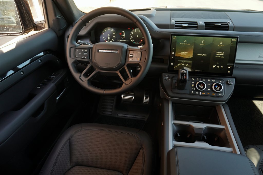 New 2026 Santorini Black Land Rover V8 image 15