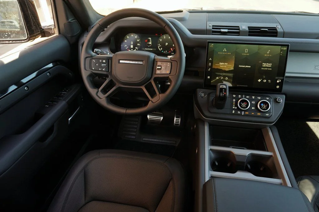 New 2026 Santorini Black Land Rover V8 image 16