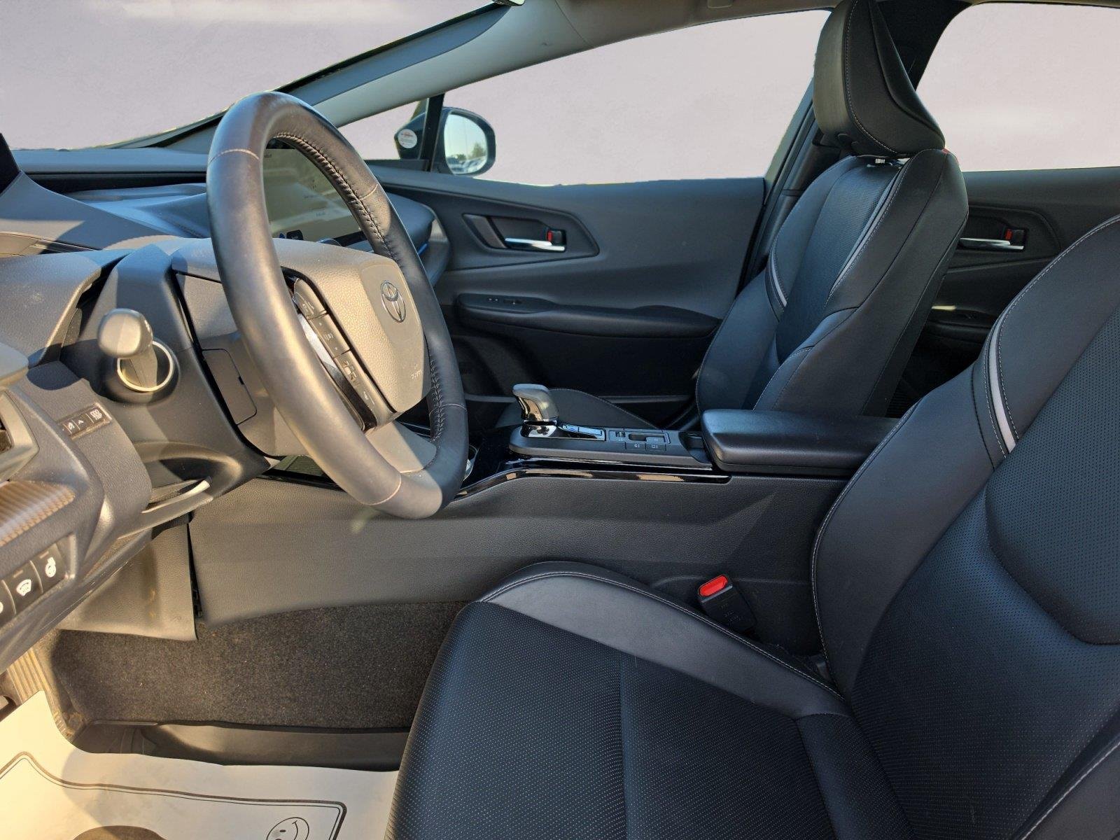 2025 Toyota Prius LE - Photo 9