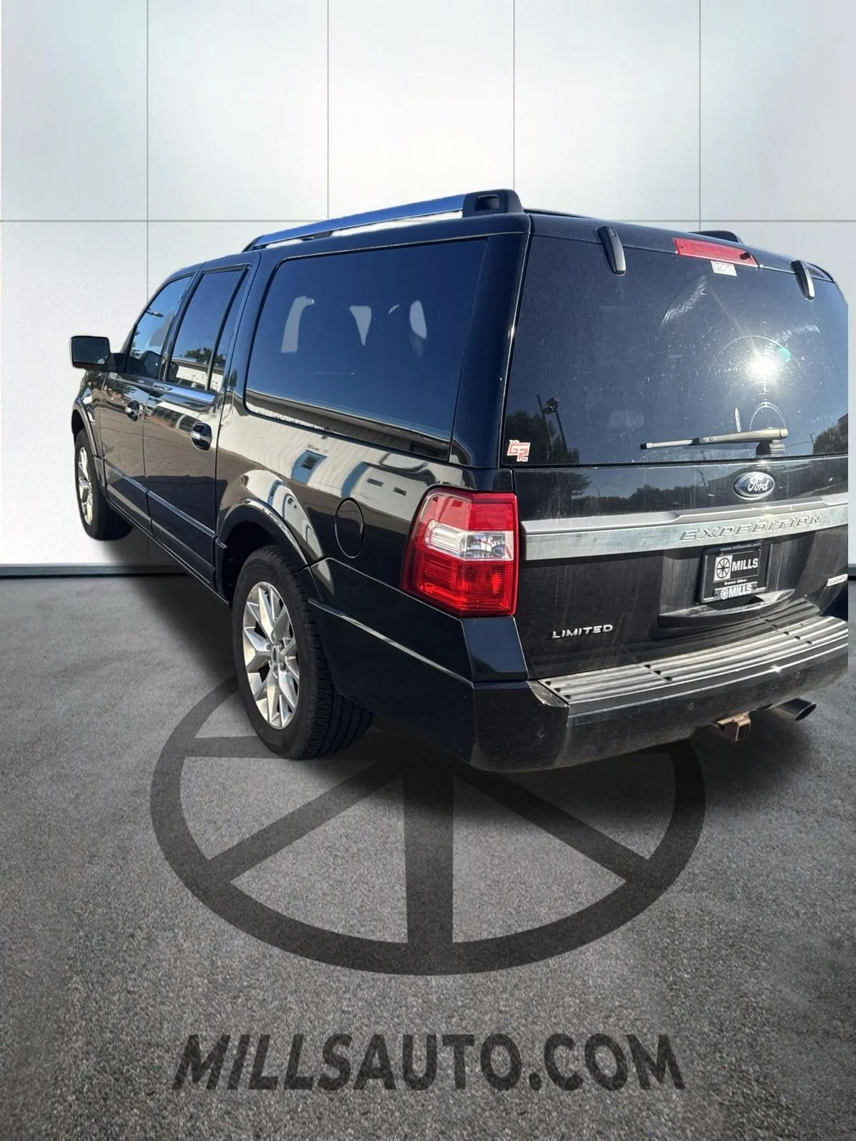 Used 2017  Ford Limited image 6