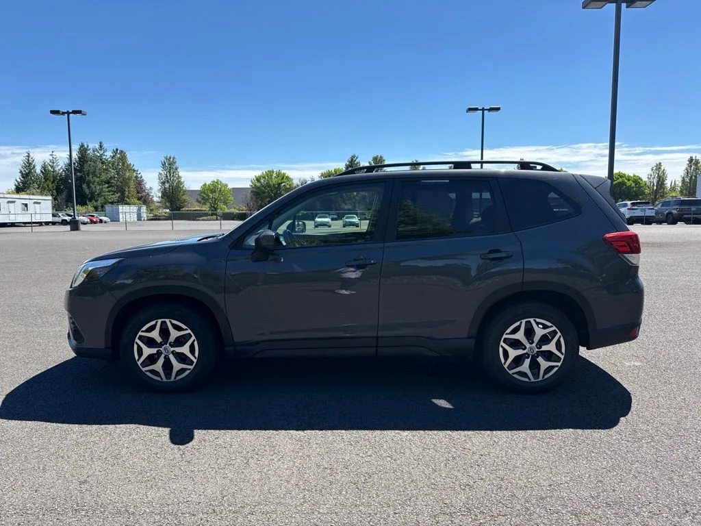 Used 2022 Magnetite Gray Metallic Subaru Premium image 4